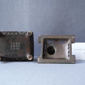 Een Chinese bronzen wierookbrander voor de islamitische markt met Farsi inscriptie, Xuande merk, Qing — foto 11