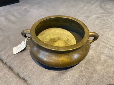 Een Chinese bronzen wierookbrander, Xuande merk, 17/18e eeuw — foto 1