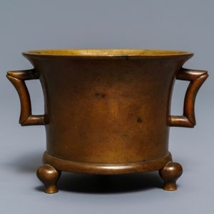 Een Chinese bronzen wierookbrander, Xuande merk, 17/18e eeuw — foto 1