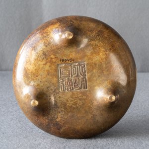Een Chinese bronzen wierookbrander, Xuande merk, 19e eeuw — foto 10