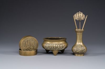 Een Chinese bronzen wierookset voor de islamitische markt, 17/18e eeuw