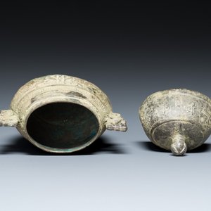 Een Chinese bronzen 'you' of rituele wijnkan, Zhou, ca. 11e-9e v.C. — foto 6