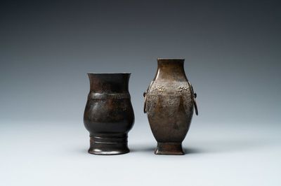 Een Chinese bronzen 'zhi' vaas en een archaïsche vaas met twee ringen, Song en Qing