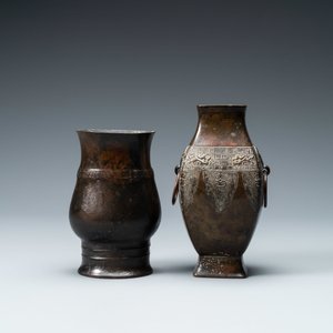 Een Chinese bronzen 'zhi' vaas en een archaïsche vaas met twee ringen, Song en Qing — foto 3