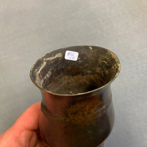 Een Chinese bronzen 'zhi' vaas en een archaïsche vaas met twee ringen, Song en Qing — foto 9