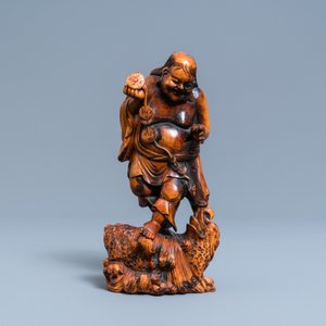Een Chinese buxushouten figuur van Liu Hai, Qing — foto 2