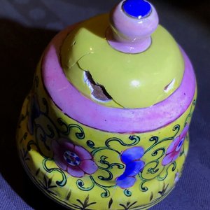 Een Chinese Canton email dekselkan met gele fondkleur, 18/19e eeuw — foto 7