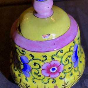 Een Chinese Canton email dekselkan met gele fondkleur, 18/19e eeuw — foto 8