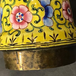 Een Chinese Canton email dekselkan met gele fondkleur, 18/19e eeuw — foto 9