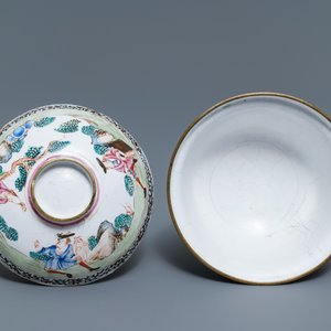 Een Chinese Canton email dekselkom met Europeanen, Qianlong — foto 5