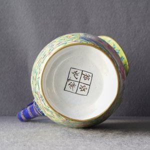 Een Chinese Canton email kan met bassin, vier-karaktermerk, Qianlong/Jiaqing — foto 16