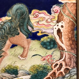 Een Chinese Canton email plaquette met boeddhistische leeuw in een landschap, Qianlong — foto 8