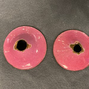 Een Chinese Canton email theepot en een paar dekselkommen met robijnrode fondkleur, Qianlong/Jiaqing — foto 35
