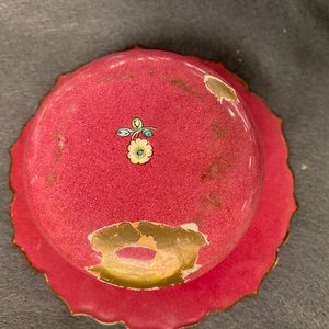 Een Chinese Canton email theepot en een paar dekselkommen met robijnrode fondkleur, Qianlong/Jiaqing — foto 37