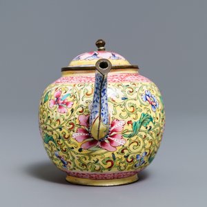 Een Chinese Canton email theepot met deksel, Qianlong — foto 3