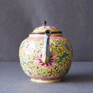 Een Chinese Canton email theepot met deksel, Qianlong — foto 9