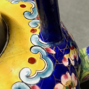 Een Chinese Canton email theepot met floraal decor, 18/19e eeuw — foto 12