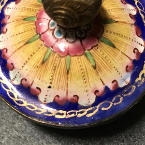 Een Chinese Canton email theepot met floraal decor, 18/19e eeuw — foto 10