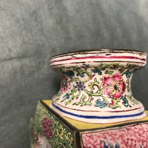 Een Chinese Canton email vaas met vogels bij bloemen, Qianlong — foto 12
