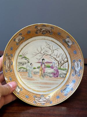 Een Chinese Canton famille rose dekselkom en bijbehorend bord, 19e eeuw — foto 2