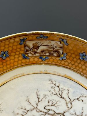 Een Chinese Canton famille rose dekselkom en bijbehorend bord, 19e eeuw — foto 4