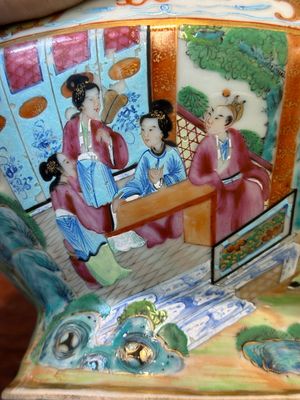 Een Chinese Canton famille rose dekselterrine  met bijbehorend bord, 19e eeuw — foto 24