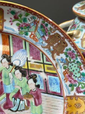 Een Chinese Canton famille rose dekselterrine  met bijbehorend bord, 19e eeuw — foto 4