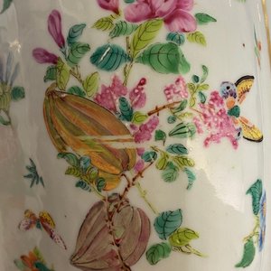 Een Chinese Canton famille rose dekselterrine op onderschotel, 19e eeuw — foto 12