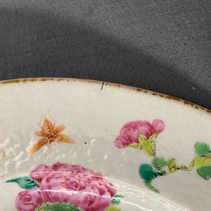 Een Chinese Canton famille rose dekselterrine op onderschotel, 19e eeuw — foto 13