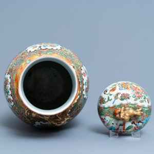 Een Chinese Canton famille rose dekselvaas, 19e eeuw — foto 5