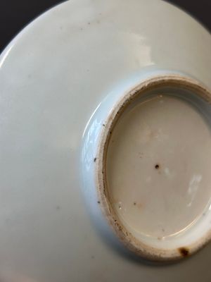 Een Chinese Canton famille rose gelobd wapenbord en een bord, 19e eeuw — foto 7