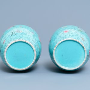 Een Chinese Canton famille rose jardinière en een paar potten met turquoise fondkleur, 19e eeuw — foto 6