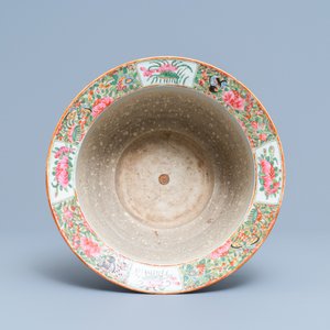 Een Chinese Canton famille rose jardinière en een paar potten met turquoise fondkleur, 19e eeuw — foto 7