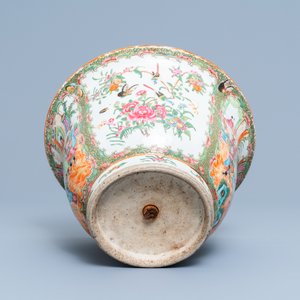Een Chinese Canton famille rose jardinière en een paar potten met turquoise fondkleur, 19e eeuw — foto 8