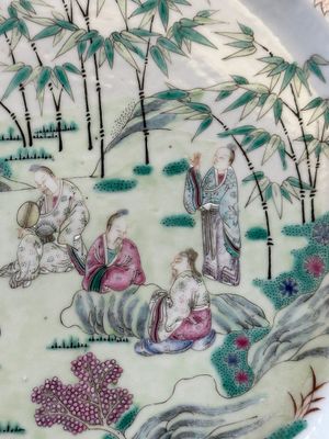 Een Chinese Canton famille rose kan met 'draken' op groene fondkleur en een 'Zeven wijzen van het bamboebos' bord, 19e eeuw — foto 3