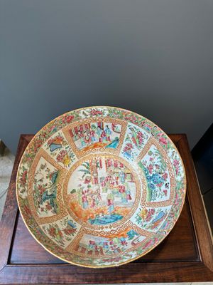 Een Chinese Canton famille rose kom en een flesvormige dekselvaas, 19e eeuw — foto 19