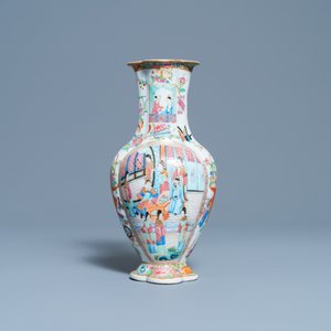 Een Chinese Canton famille rose schotel en een vaas, 19e eeuw — foto 6