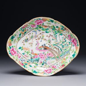 Een Chinese Canton famille rose tazza met feniksen, 19e eeuw — foto 1