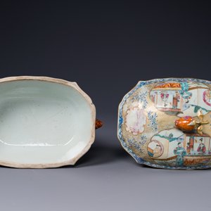 Een Chinese Canton famille rose terrine, deksel en onderschotel met mandarijns decor, Qianlong — foto 6