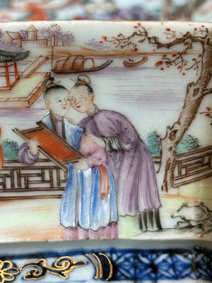 Een Chinese Canton famille rose terrine en deksel op onderschotel met mandarijns decor en een theepot met deksel, Qianlong — foto 12
