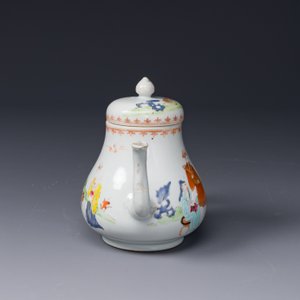 Een Chinese Canton famille rose terrine en deksel op onderschotel met mandarijns decor en een theepot met deksel, Qianlong — foto 14
