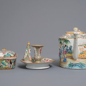 Een Chinese Canton famille rose theepot, een blaker en een dekseldoosje, 19e eeuw — foto 3
