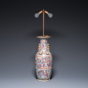 Een Chinese Canton famille rose vaas als lamp gemonteerd, 19e eeuw — foto 1