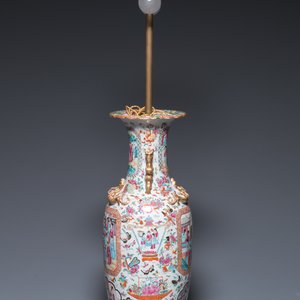 Een Chinese Canton famille rose vaas als lamp gemonteerd, 19e eeuw — foto 2