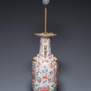 Een Chinese Canton famille rose vaas als lamp gemonteerd, 19e eeuw — foto 4