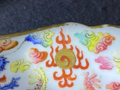 Een Chinese Canton famille rose 'Wu Shuang Pu' schotel, 19e eeuw — foto 7