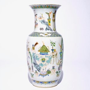 Een Chinese Canton verte vaas met decor van wierookbranders, 19e eeuw — foto 2