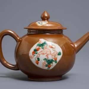 Een Chinese capucijner famille verte theepot met deksel, Kangxi — foto 1