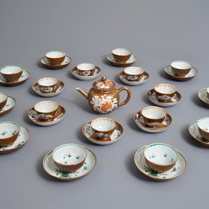 Een Chinese capucijner Imari-stijl theepot en 17 koppen en schotels, Qianlong — foto 1