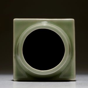 Een Chinese celadon cong vaas met trigrammen en een famille rose bowl, 19/20e eeuw — foto 6